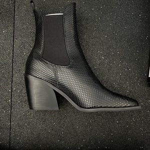 Black leather rustic boot